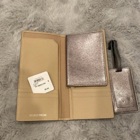 BNWT Nordstrom Patent Saffiano Gunmetal Leather Passport Wallet Luggage Tag $120 - Picture 3 of 12